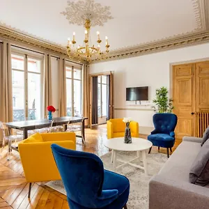 luxury-6-bedrooms-3-bathrooms-apartment-opera.fr-paris.fr/